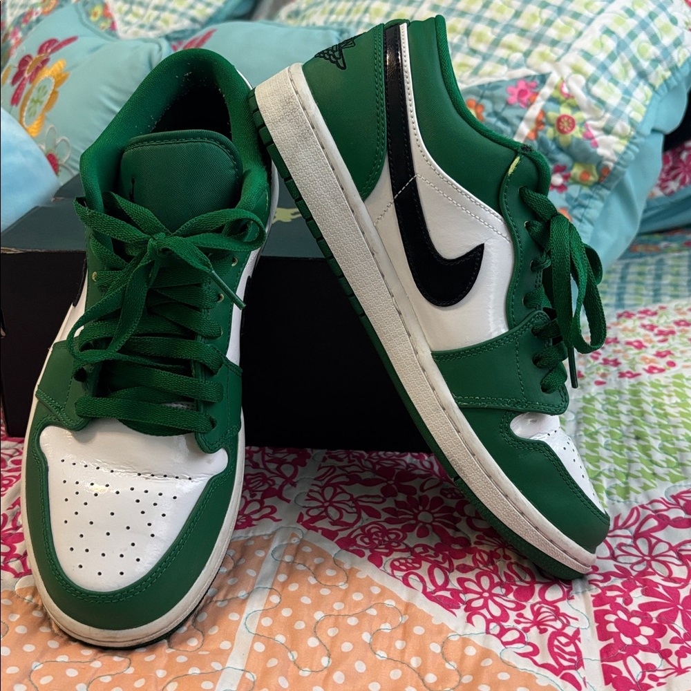 Jordan Low Top Sneakers - White & Green